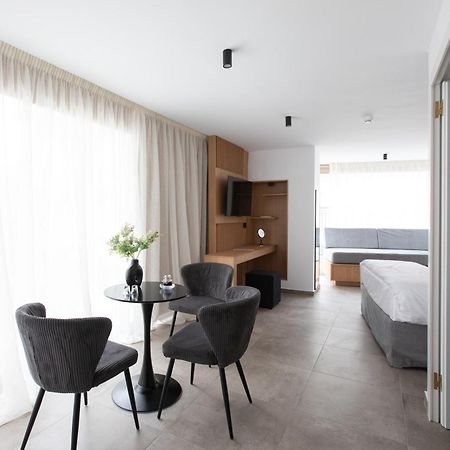 Griffin Suites Heraklion  Bagian luar foto