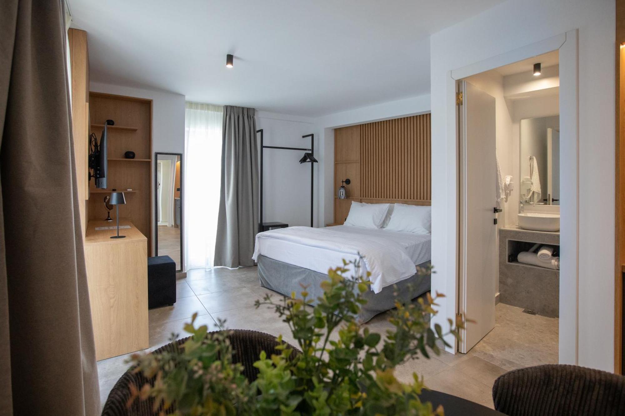 Griffin Suites Heraklion  Bagian luar foto