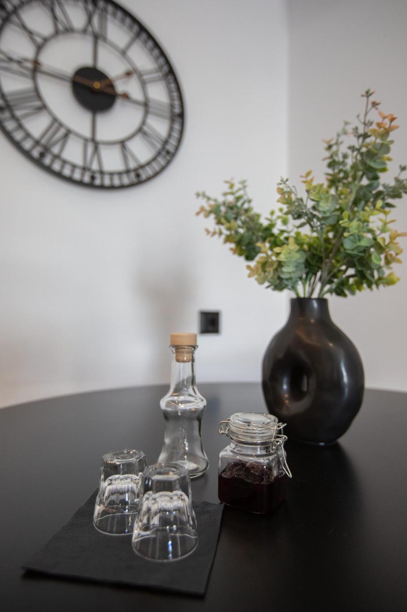 Griffin Suites Heraklion  Bagian luar foto