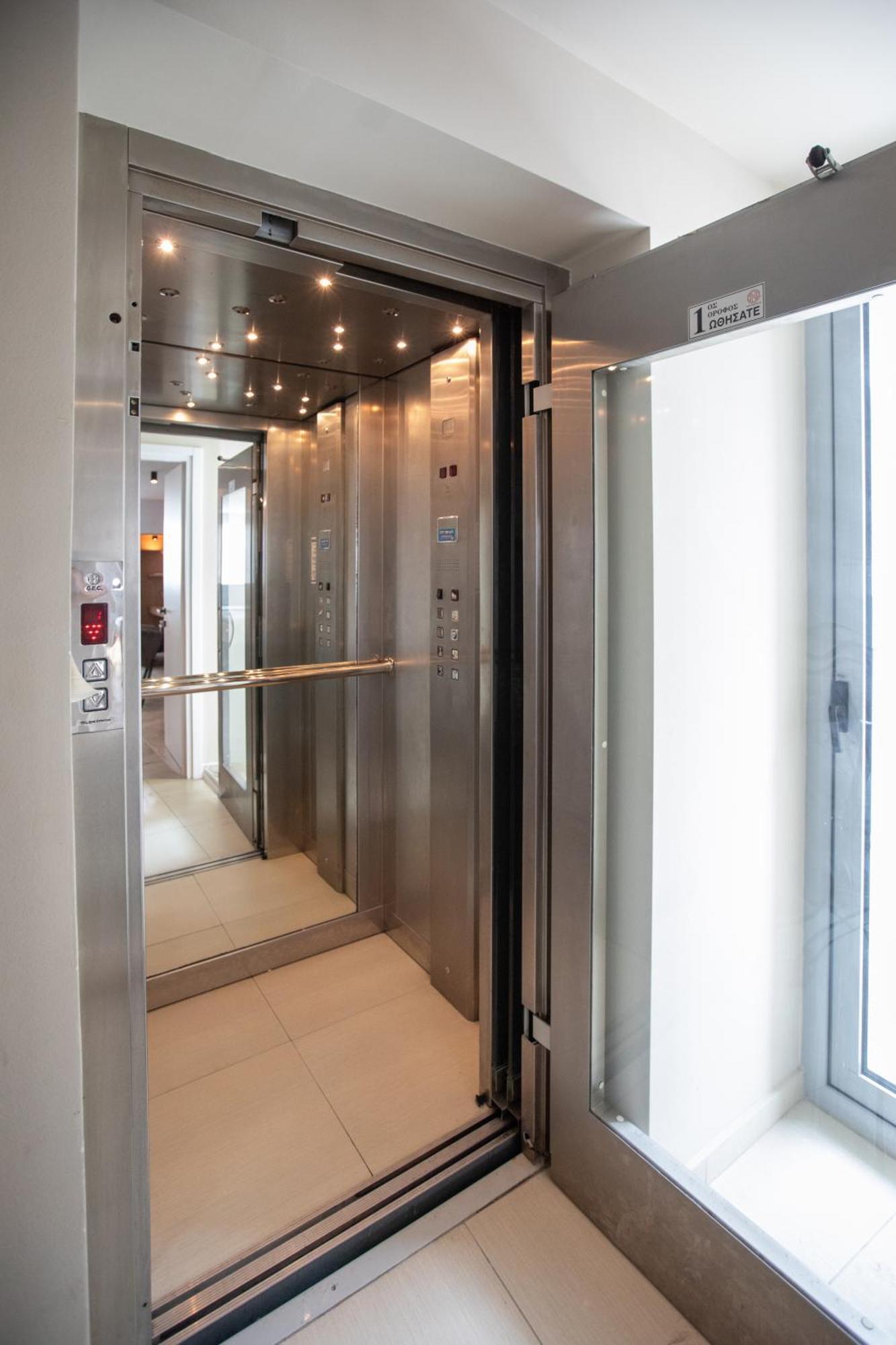 Griffin Suites Heraklion  Bagian luar foto