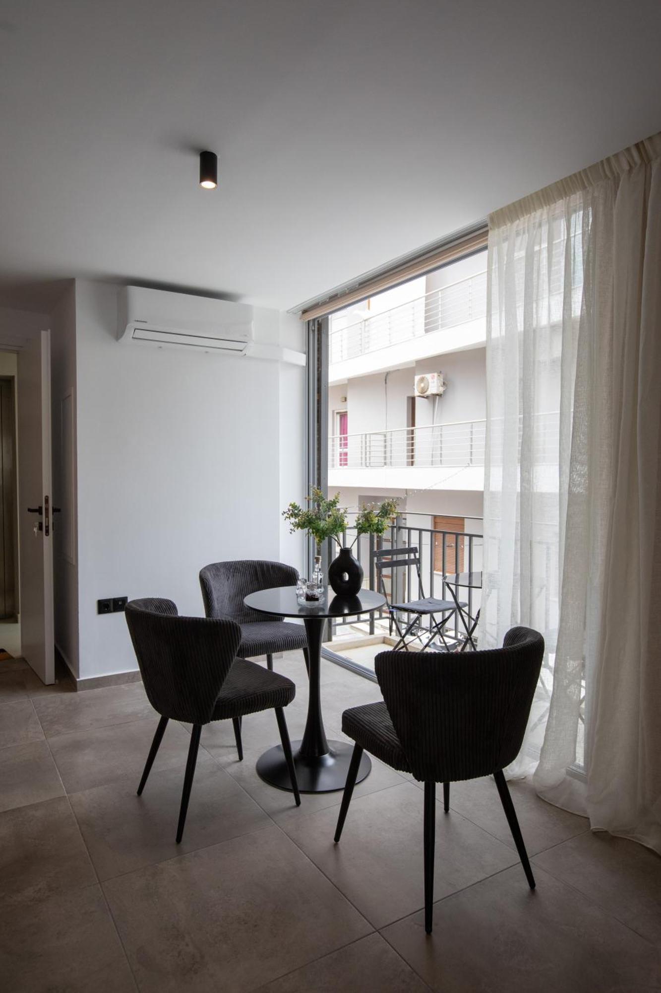 Griffin Suites Heraklion  Bagian luar foto