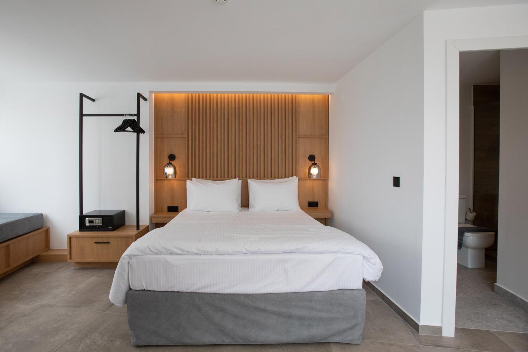 Griffin Suites Heraklion  Bagian luar foto