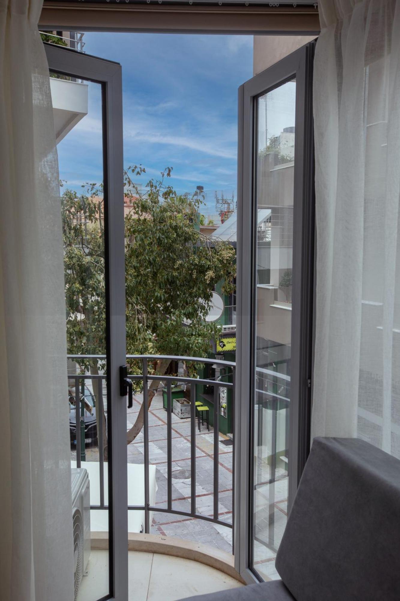 Griffin Suites Heraklion  Bagian luar foto