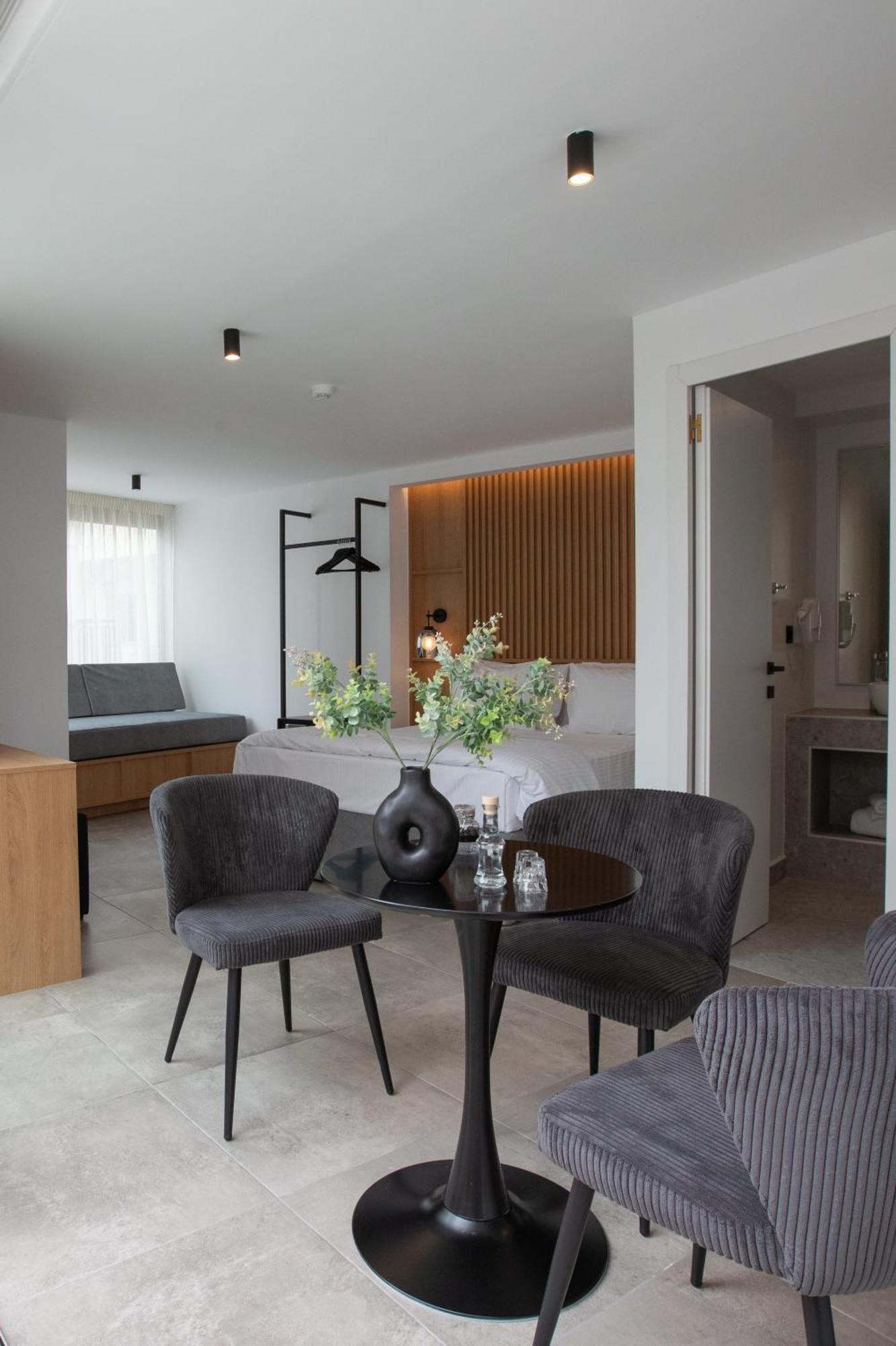 Griffin Suites Heraklion  Bagian luar foto