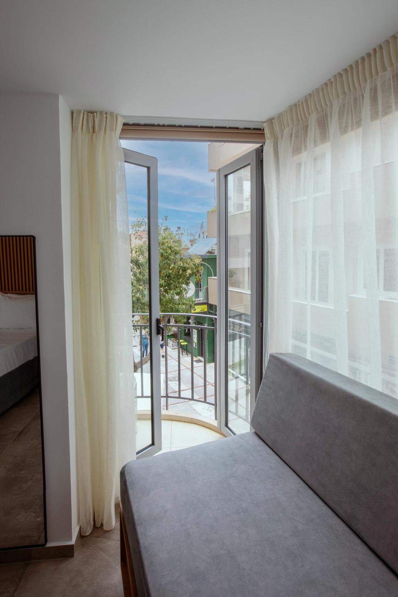 Griffin Suites Heraklion  Bagian luar foto