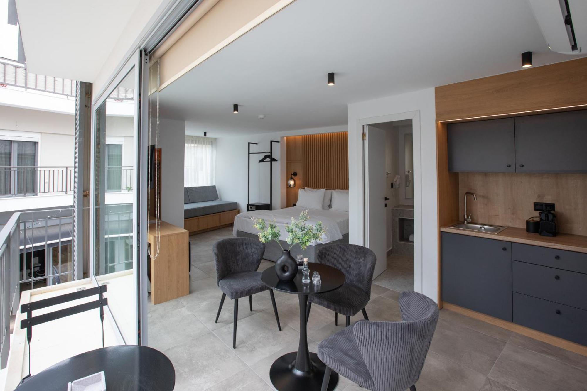 Griffin Suites Heraklion  Bagian luar foto